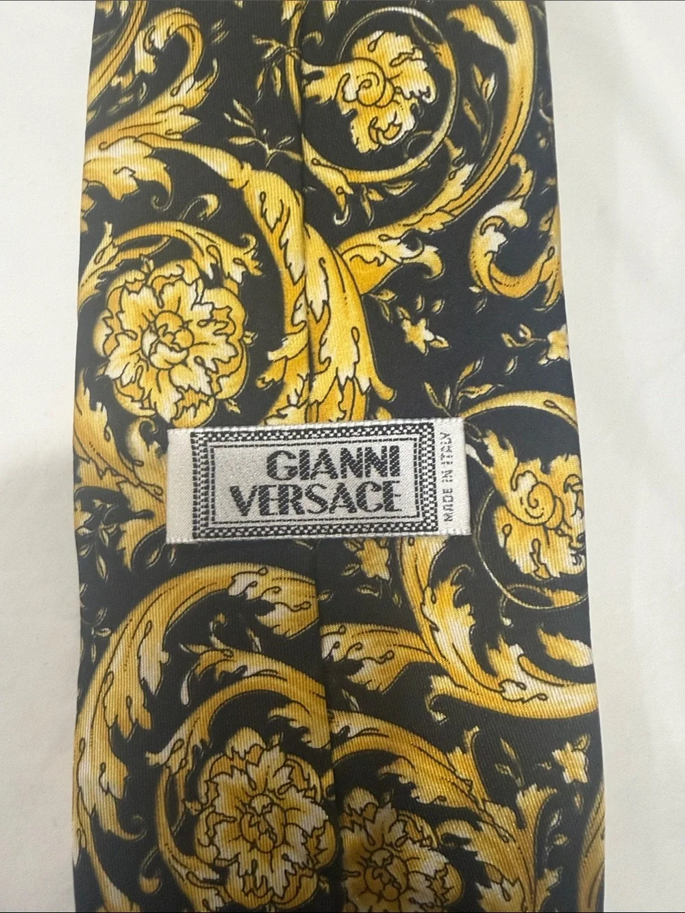 Men's Gianni Versace Black and Yellow Baroque Pattern Silk Tie